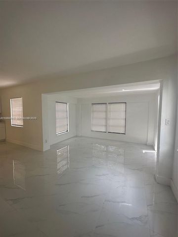 215 SW 21st Way, Fort Lauderdale, FL 33312