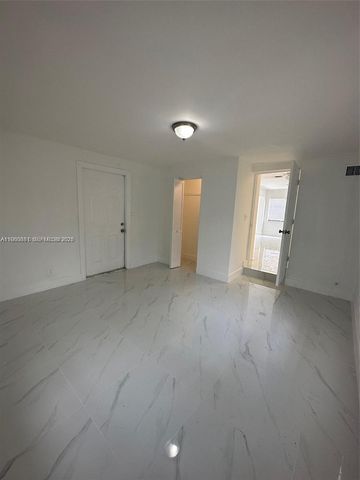 215 SW 21st Way, Fort Lauderdale, FL 33312