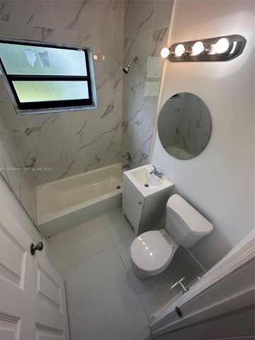 215 SW 21st Way, Fort Lauderdale, FL 33312