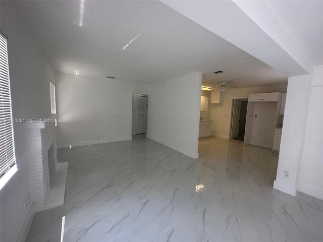 215 SW 21st Way, Fort Lauderdale, FL 33312