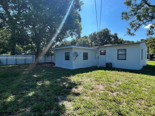 215 SW 21st Way, Fort Lauderdale, FL 33312