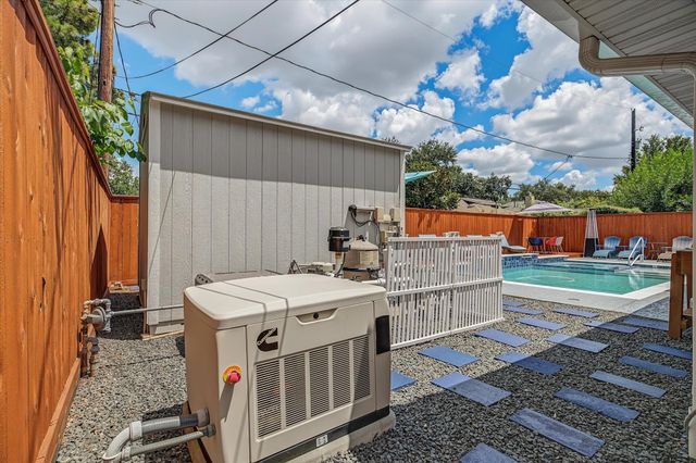 1818 Locksford Street, Houston, TX 77008
