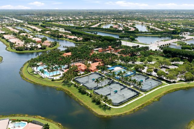 9857 VIA GRANDE W, Wellington, FL 33411