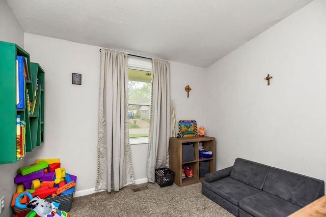 321 Holiday Drive, Lansing, KS 66043