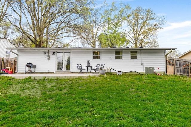 321 Holiday Drive, Lansing, KS 66043