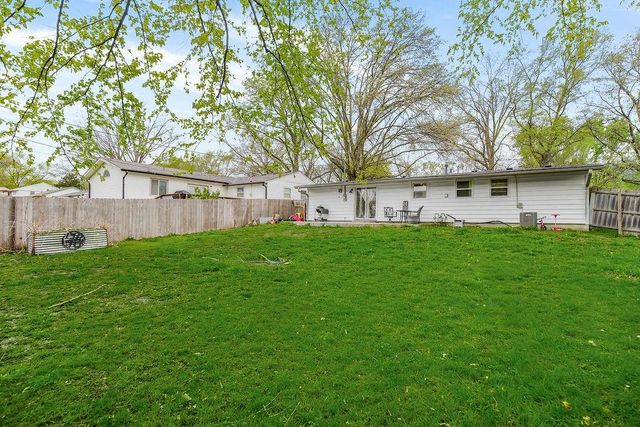 321 Holiday Drive, Lansing, KS 66043