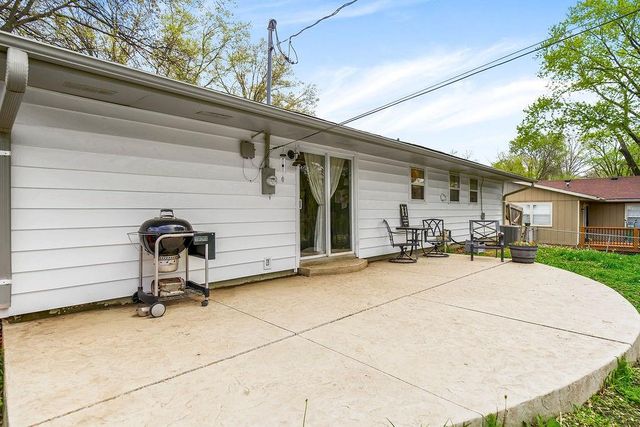 321 Holiday Drive, Lansing, KS 66043