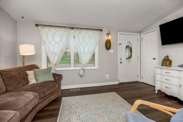 321 Holiday Drive, Lansing, KS 66043