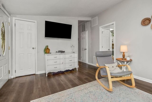 321 Holiday Drive, Lansing, KS 66043