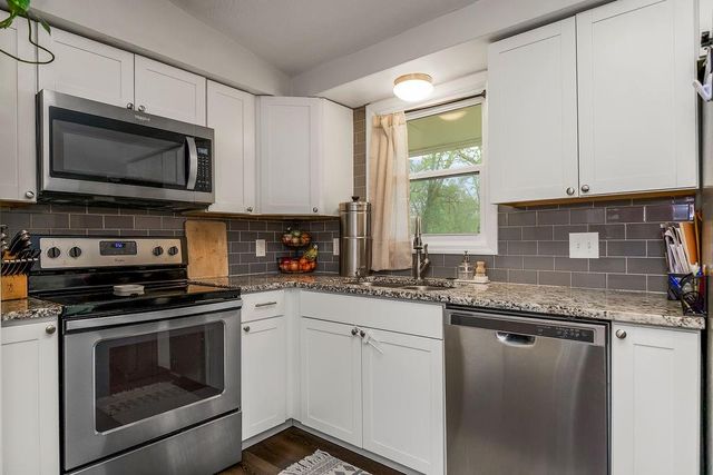 321 Holiday Drive, Lansing, KS 66043