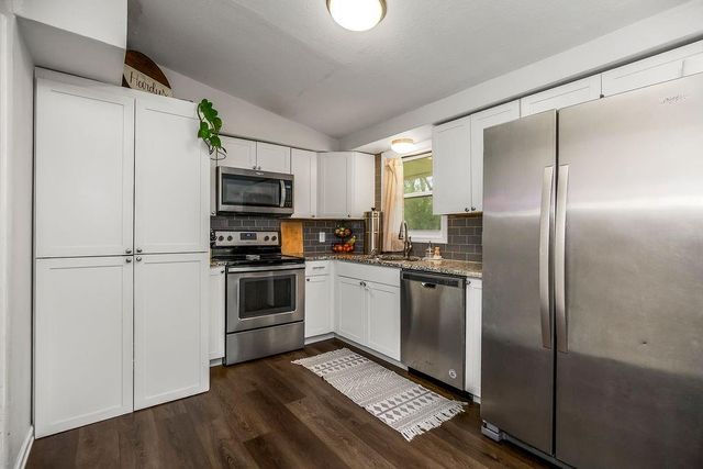 321 Holiday Drive, Lansing, KS 66043