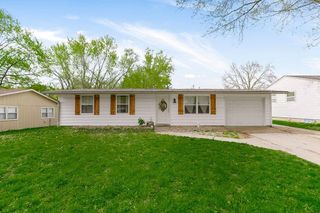 321 Holiday Drive, Lansing, KS 66043