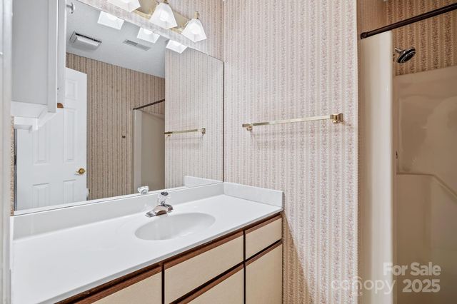 2604 Vineyard Boulevard, Asheville, NC 28805