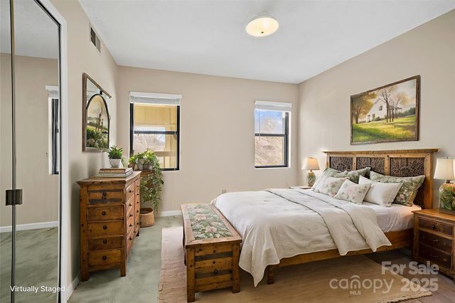 2604 Vineyard Boulevard, Asheville, NC 28805