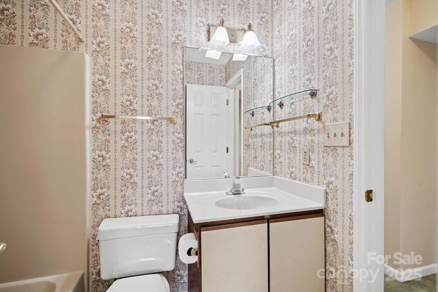 2604 Vineyard Boulevard, Asheville, NC 28805