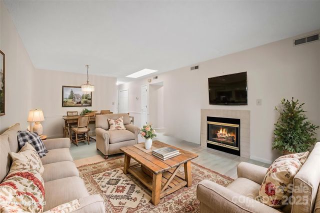 2604 Vineyard Boulevard, Asheville, NC 28805