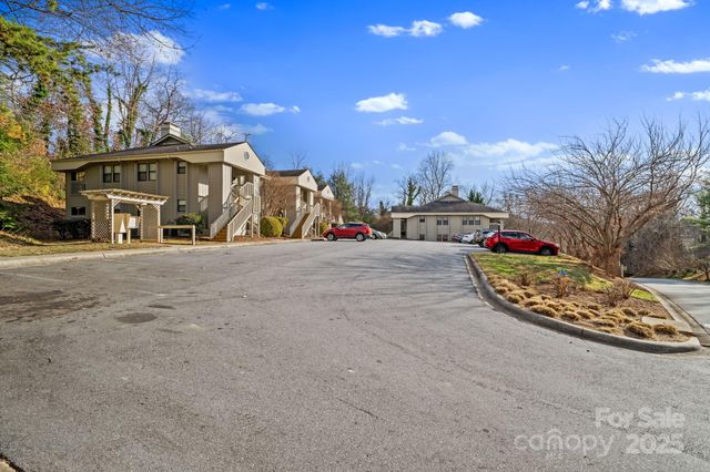 2604 Vineyard Boulevard, Asheville, NC 28805