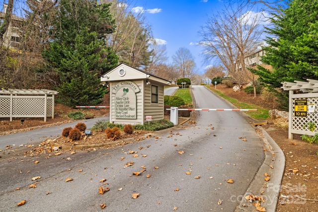 2604 Vineyard Boulevard, Asheville, NC 28805