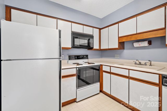 2604 Vineyard Boulevard, Asheville, NC 28805