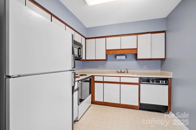 2604 Vineyard Boulevard, Asheville, NC 28805