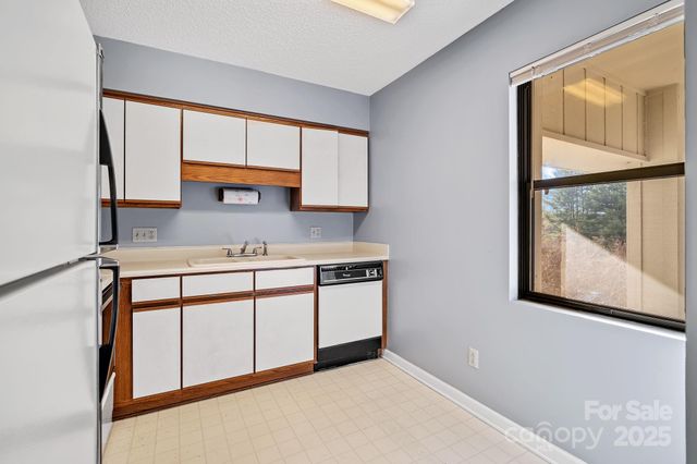 2604 Vineyard Boulevard, Asheville, NC 28805