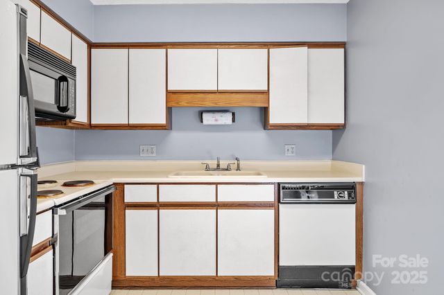 2604 Vineyard Boulevard, Asheville, NC 28805