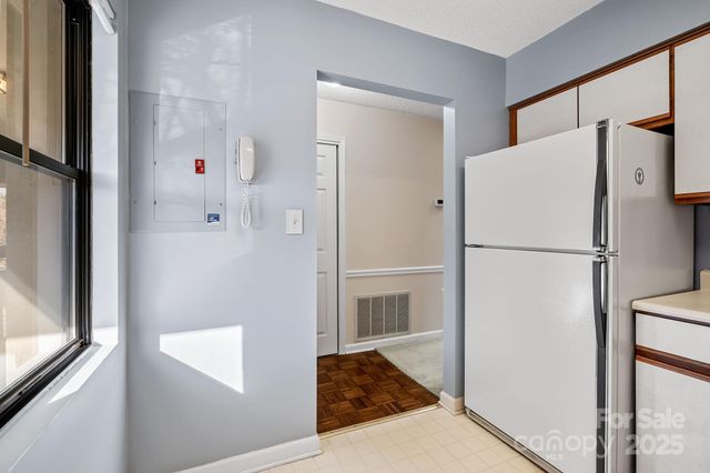 2604 Vineyard Boulevard, Asheville, NC 28805