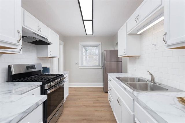 10126 Golf Avenue, Independence, MO 64053