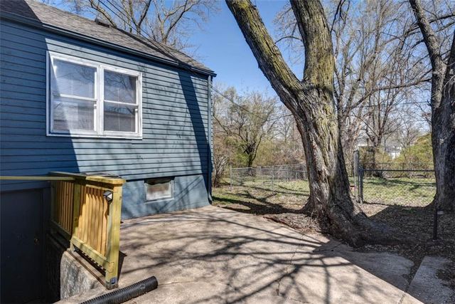 10126 Golf Avenue, Independence, MO 64053