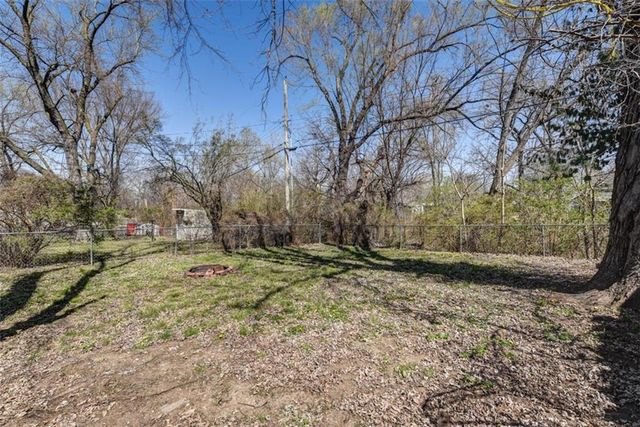 10126 Golf Avenue, Independence, MO 64053