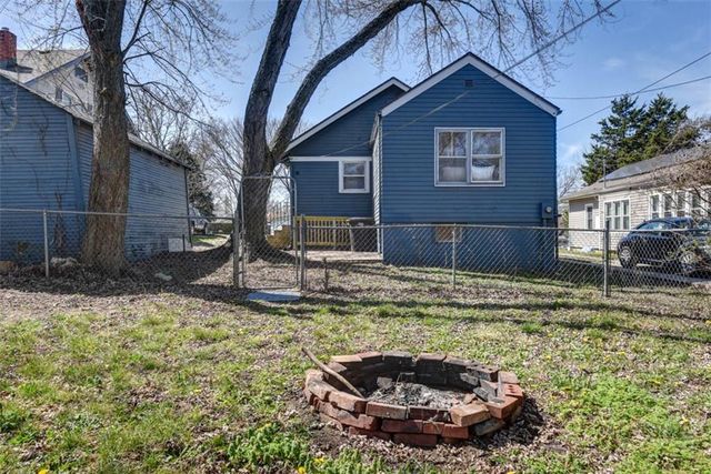 10126 Golf Avenue, Independence, MO 64053