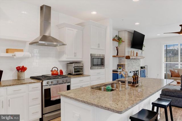 3259 MATEER LN, Mechanicsburg, PA 17055