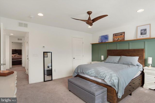 3259 MATEER LN, Mechanicsburg, PA 17055