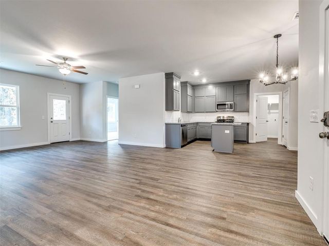 884 Stella Trail, Guthrie, OK 73044
