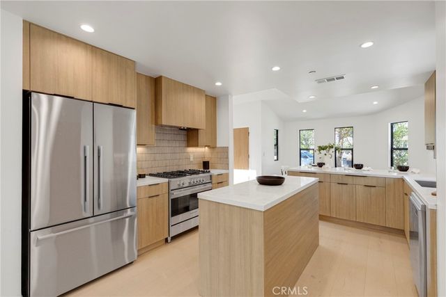 335 S Parish Place, Burbank, CA 91506
