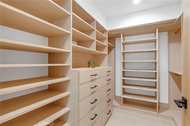 335 S Parish Place, Burbank, CA 91506