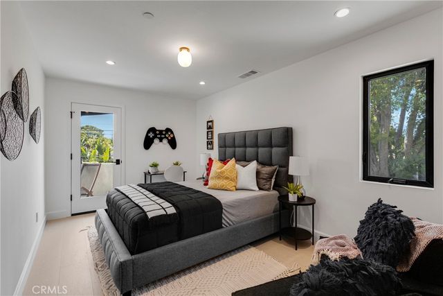 335 S Parish Place, Burbank, CA 91506