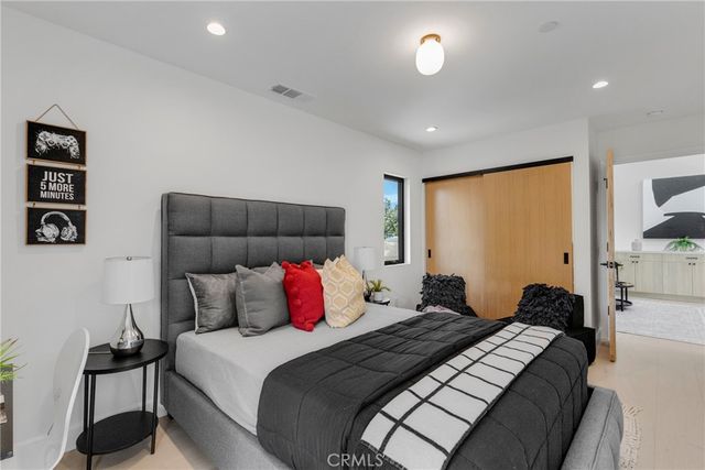 335 S Parish Place, Burbank, CA 91506