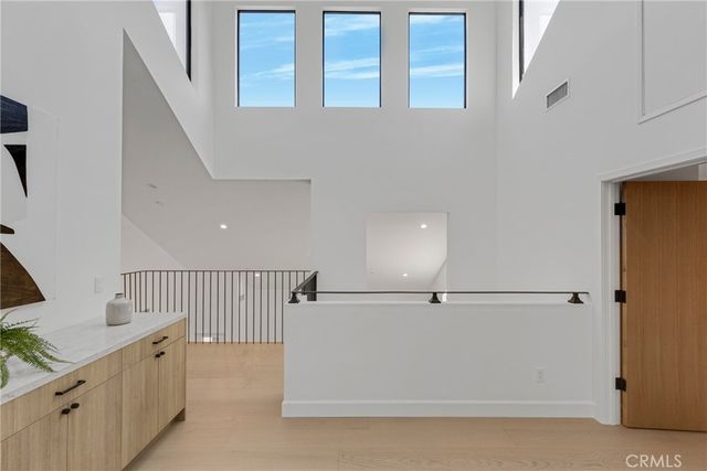 335 S Parish Place, Burbank, CA 91506