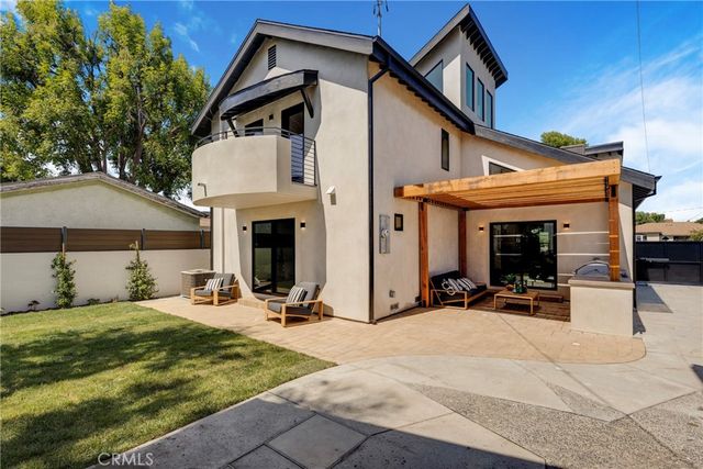 335 S Parish Place, Burbank, CA 91506