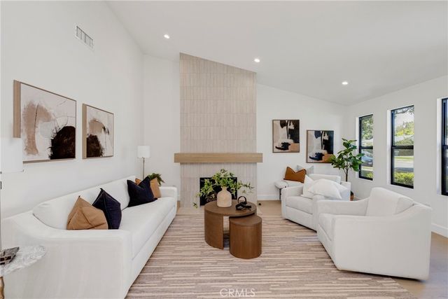 335 S Parish Place, Burbank, CA 91506