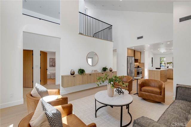 335 S Parish Place, Burbank, CA 91506
