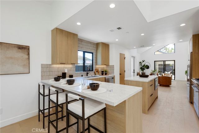 335 S Parish Place, Burbank, CA 91506