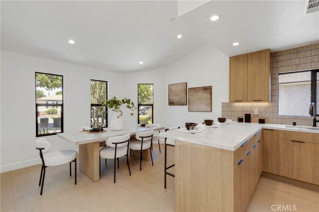 335 S Parish Place, Burbank, CA 91506