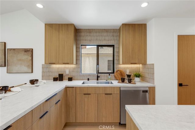 335 S Parish Place, Burbank, CA 91506