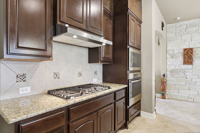 117 texas, Castroville, TX 78009