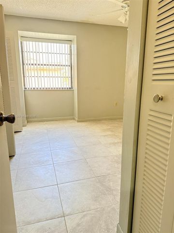 1701 W 42nd Place 10, Hialeah, FL 33012