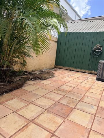 1701 W 42nd Place 10, Hialeah, FL 33012