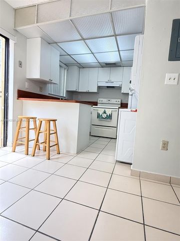 1701 W 42nd Place 10, Hialeah, FL 33012
