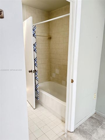 1701 W 42nd Place 10, Hialeah, FL 33012